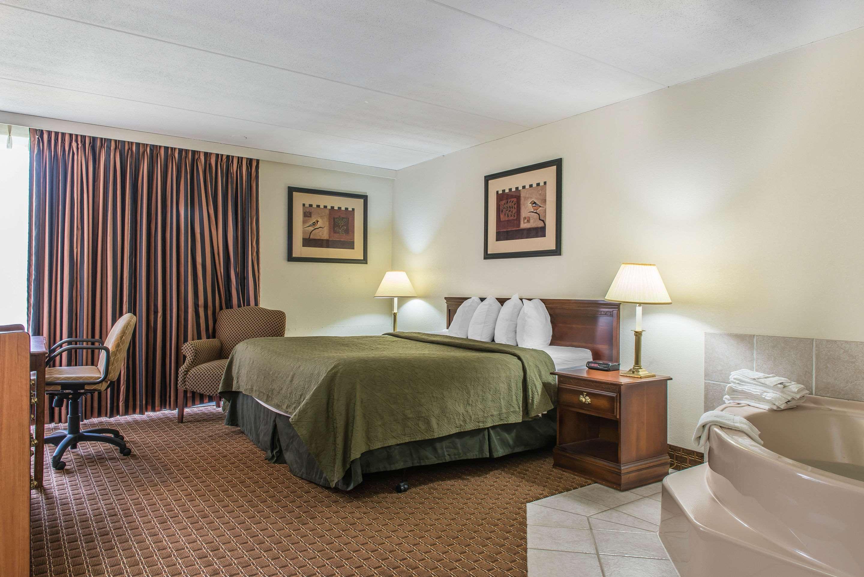 Rodeway Inn Brookville Exterior photo